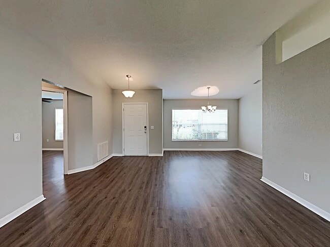 Foto del edificio - 515 Seven Oaks St