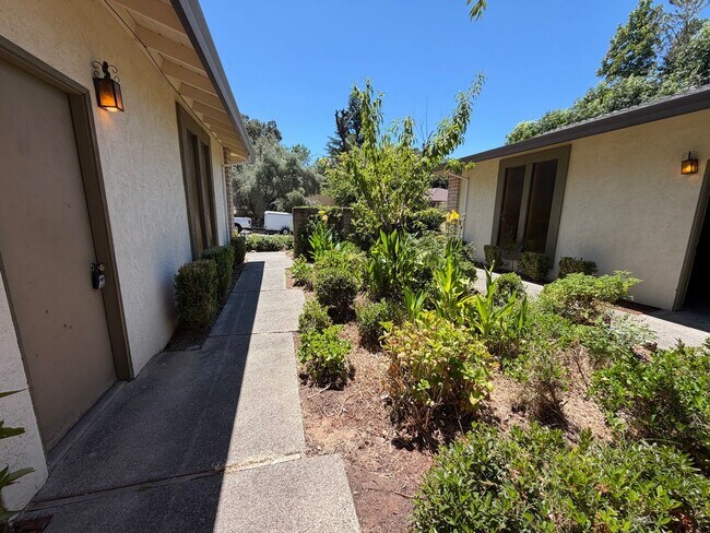 Foto del edificio - 7739 Southcliff Dr