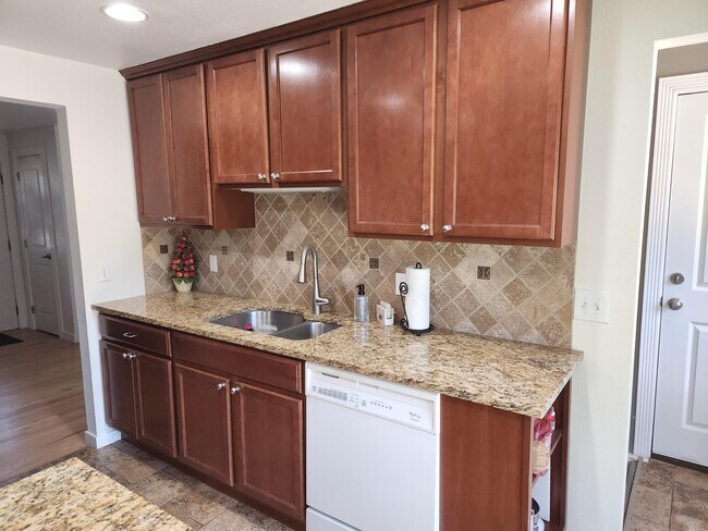 Cocina (continuación) - 3485 W Powers Pl