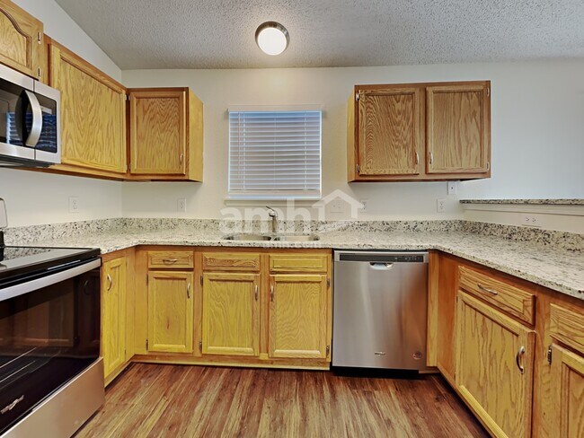 Foto del edificio - 329 Bent Stream Ln