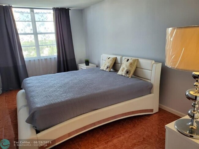 Foto del edificio - 2851 NE 183rd St