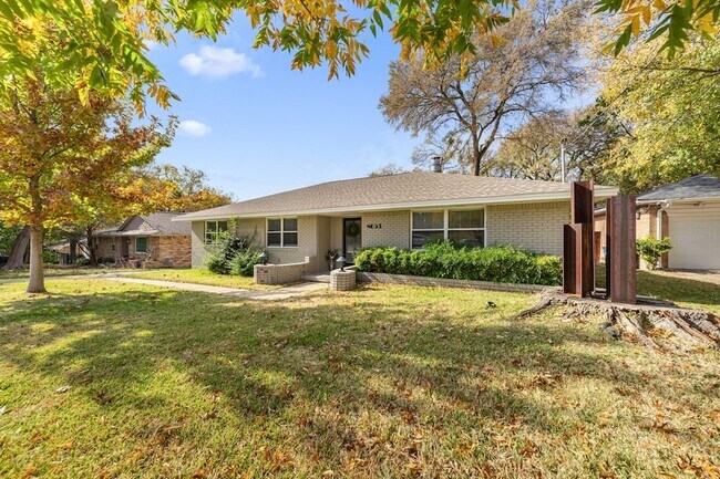 Foto del edificio - 8053 Claremont Dr