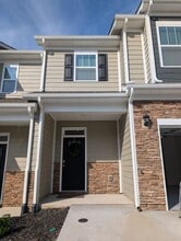 Building Photo - 323 Creekview Rd