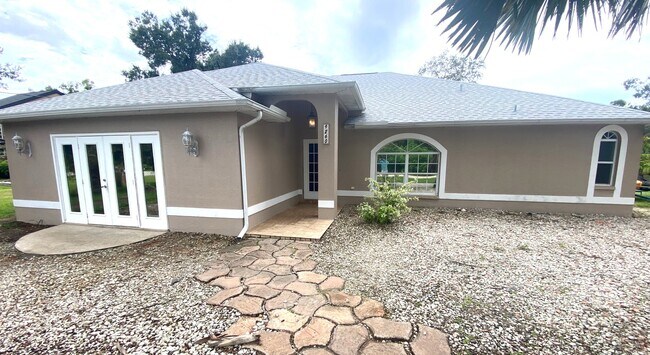 Foto del edificio - 9260 Sedgefield Rd