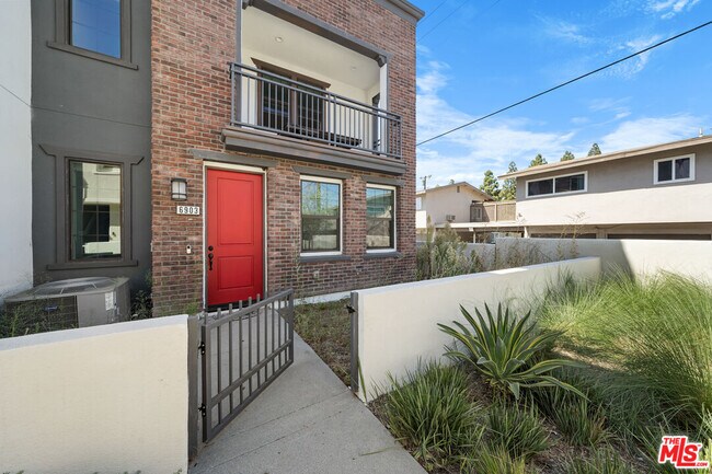 Building Photo - 6903 Alderwood Ave