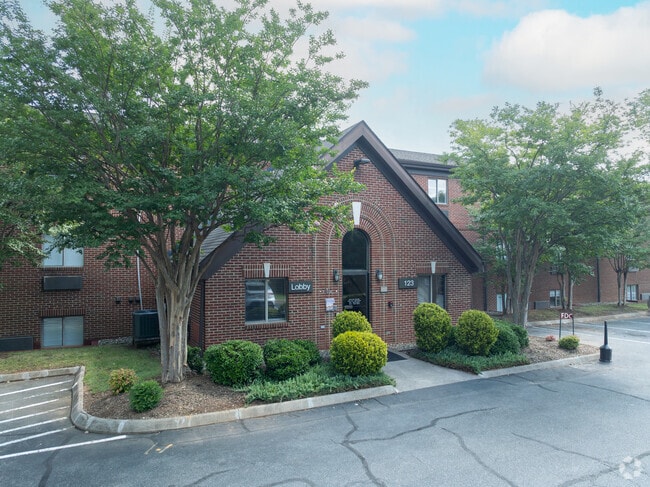 Leasing Office - Vivo Living Charlotte University