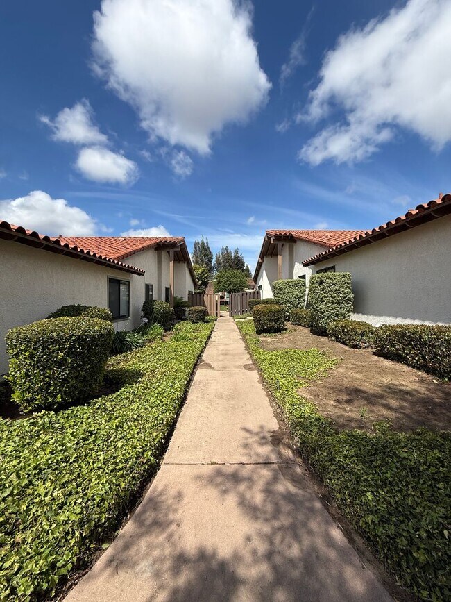 Foto del edificio - Beautiful Single Story Foxenwood Townhome in Orcutt with Easy Access to VSFB