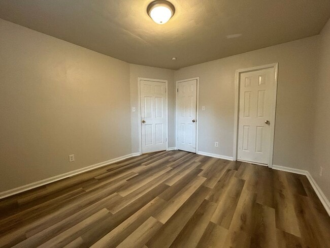 Building Photo - Welcome to this charming ranch-style home in the heart of Churchland "ASK ABOUT OUR ZERO DEPOSIT"