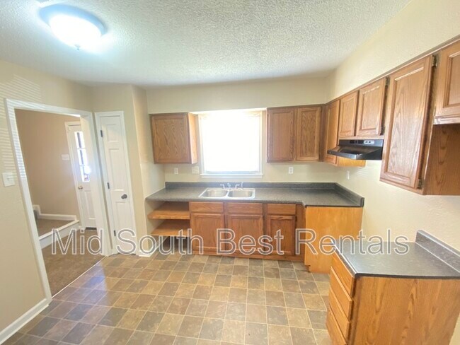 Foto del edificio - 5568 Blossom Ln