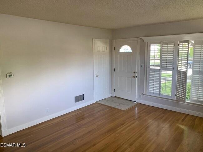 Foto del edificio - 7431 Cozycroft Ave