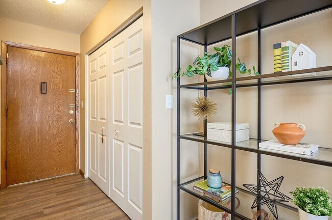 Foto del edificio - 2700 Dale St N