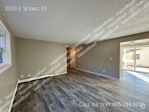 Building Photo - 2703 E Scenic Ct