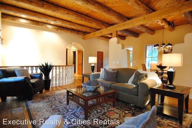 Foto del edificio - 33 E Pleasant Lake Rd