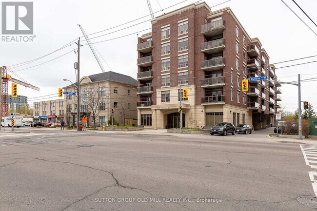 Building Photo - 4196 Dundas St W