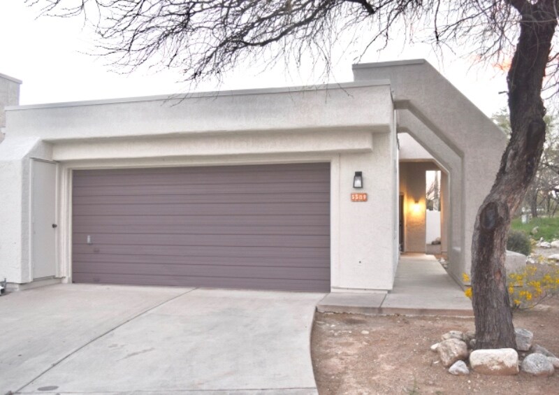 Foto principal - 5589 N Mica Mountain Dr
