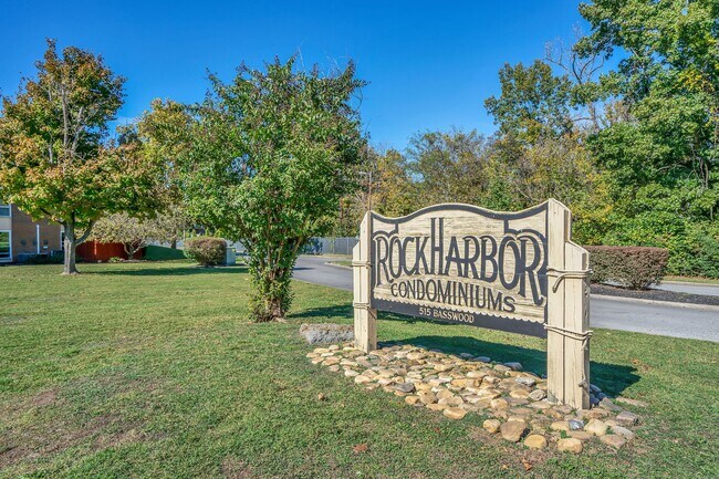 Foto del edificio - 515 Basswood Ave