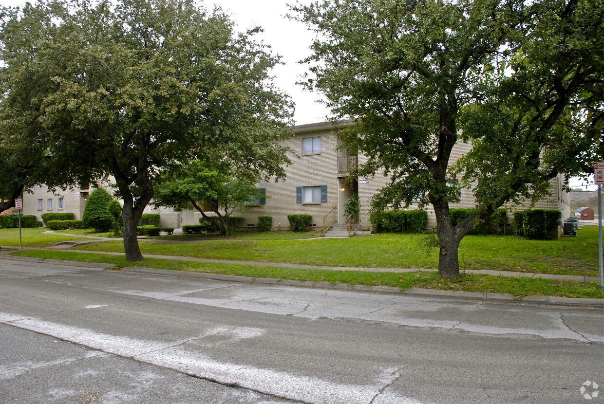 Primary Photo - Eastgate Apartments