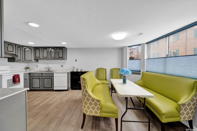 Building Photo - 4174 S Oak Meadows Dr