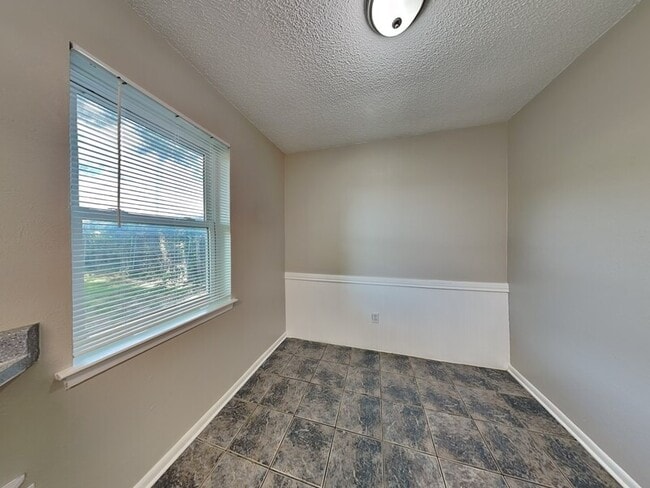 Building Photo - 3013 Esters Ct