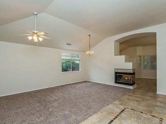 Building Photo - Sparkling Clean 3/2 or 4th bedroom