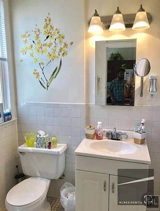 Foto del edificio - Large 1 bedroom located in Maspeth