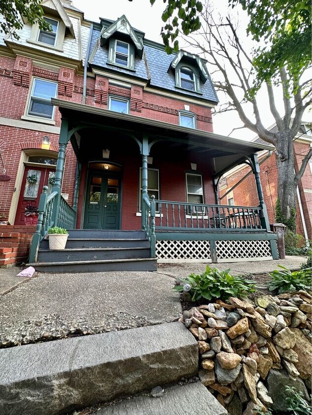 Building Photo - 1209 w 9th St