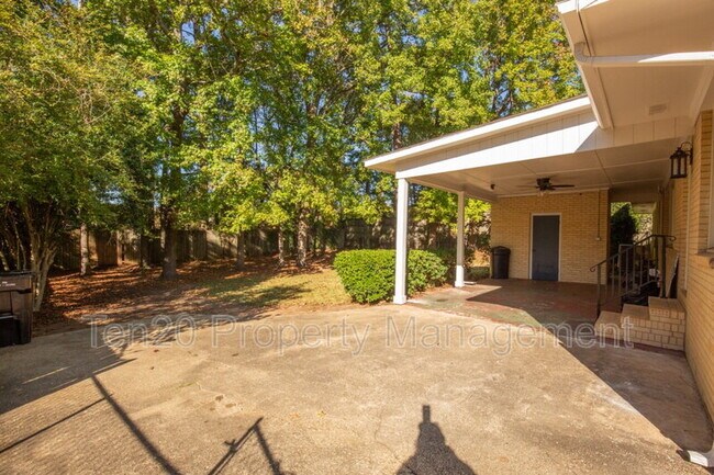 Foto del edificio - 6223 Fox Chapel Dr