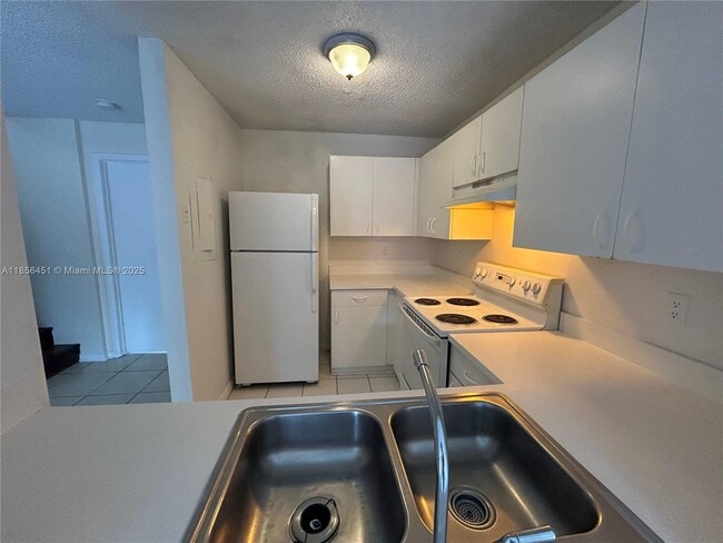 Foto del edificio - 910 Cypress Way E