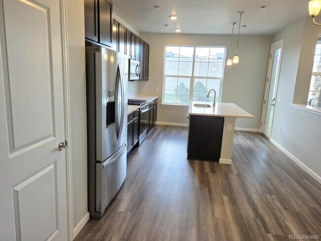 Foto del edificio - 2220 Santini Trl