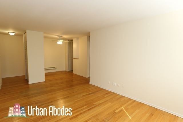 Building Photo - 648 W Wrightwood Ave