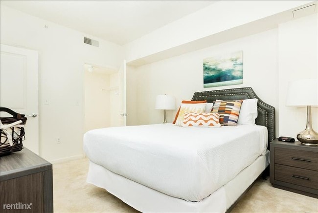 Building Photo - 2 br, 2 bath Apartment - 79 Poplar St