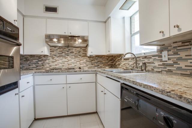 Foto del edificio - 5815 Sandhurst Ln