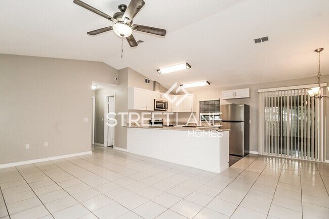 Foto del edificio - Charming 3 Bedroom in Apopka!