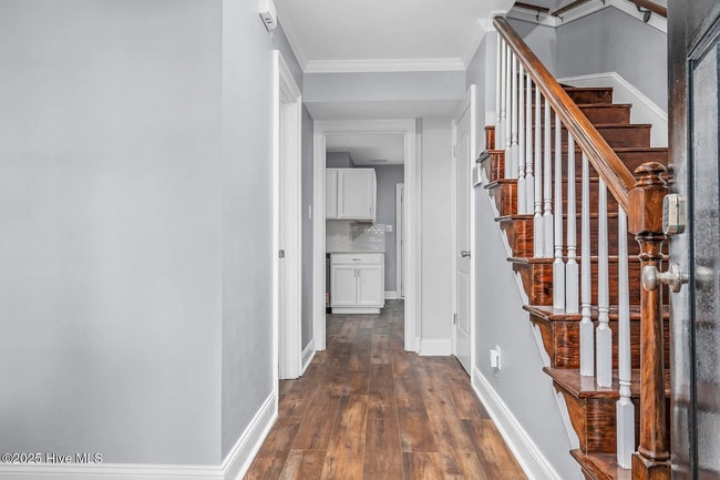 Building Photo - Room in House on Sara Dr