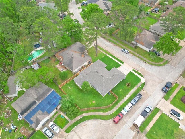 Foto del edificio - 5203 Mossgrey Ln