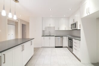 Building Photo - 3468 Rue Drummond