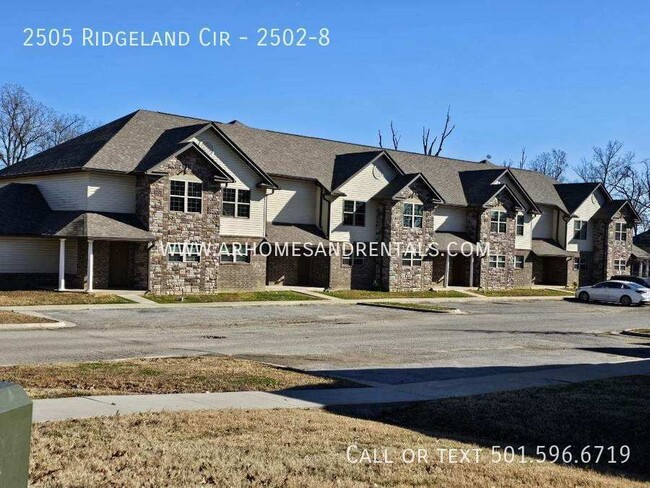 Building Photo - 2505 Ridgeland Cir - 2502-8 | $1295 | 3 be...