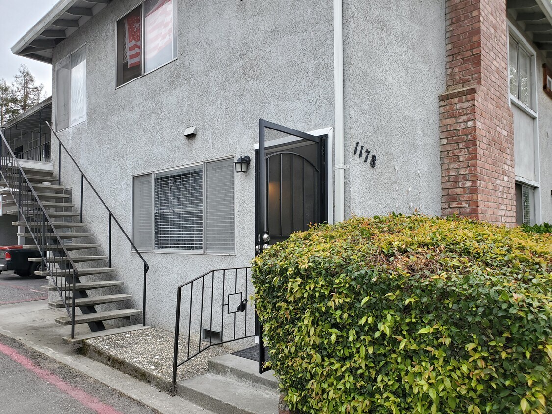Front Door/Outside View - 1178 Francisco Ave