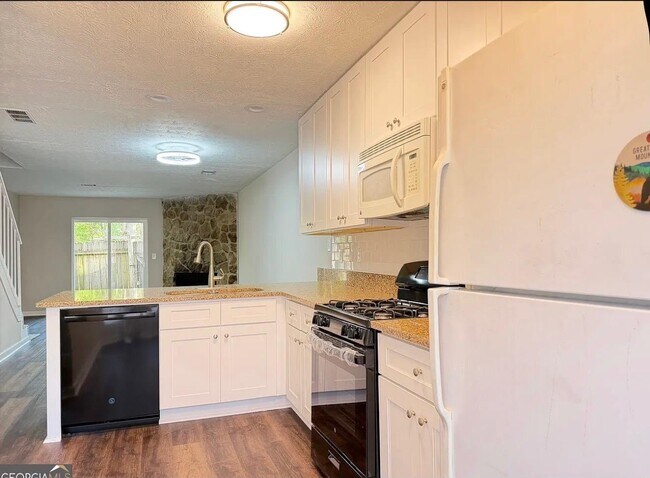 Foto del edificio - 6720 Colchester Pl NW