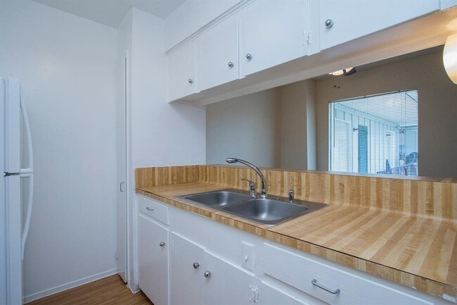 Foto del edificio - 1401 Kipling St