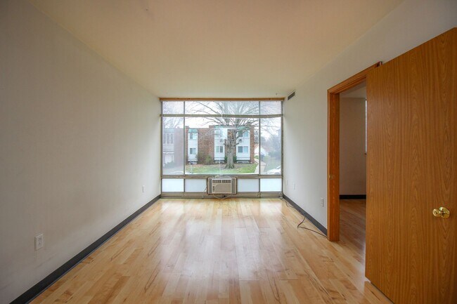 Foto del edificio - 2BR/1BA Apartment - Near Campus - Swift access to Class! WATER INCLUDED! $1,000/MO