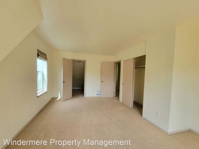Building Photo - 3 br, 1.5 bath House - 6222 NE CENTER STREET