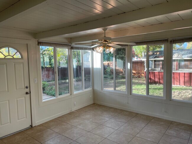Bonus/sun room - 2353 Laredo Rd
