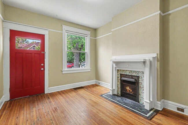 Foto del edificio - Charming Whittier Rowhome Near Larimer Street