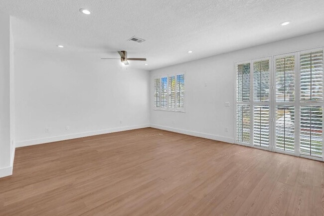 Building Photo - 4945 Fulton St