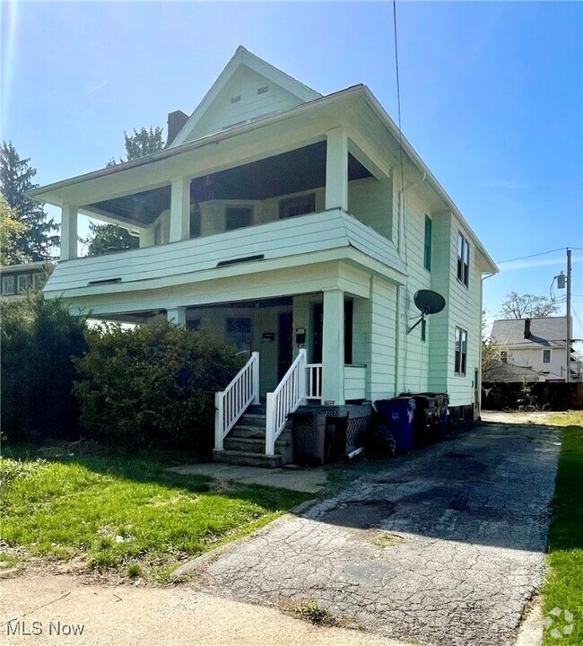 Building Photo - 10323 Linnet Ave