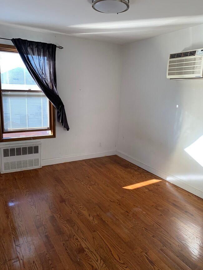 Master Bedroom (Bedroom D, back-facing) - 7014 8th Ave