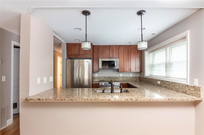 Building Photo - 610 Forest Ct