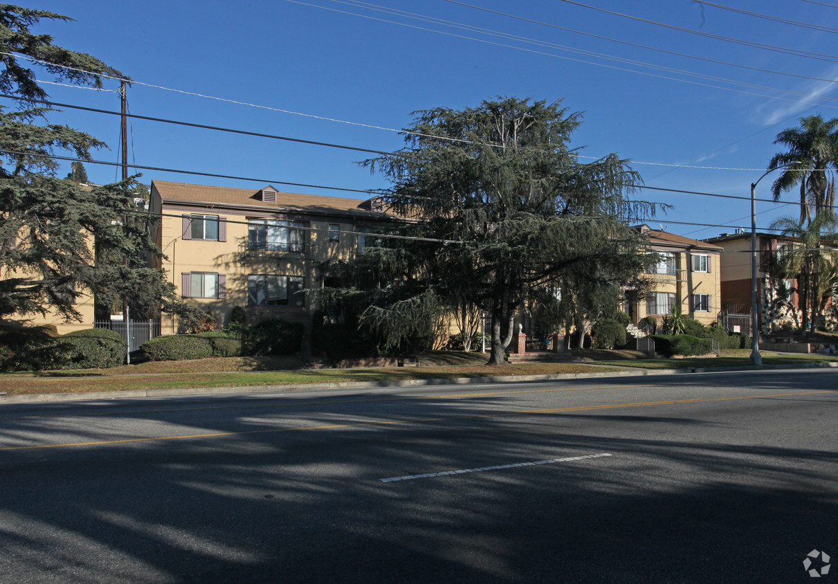 Building Photo - 4117-4121 Los Feliz Blvd