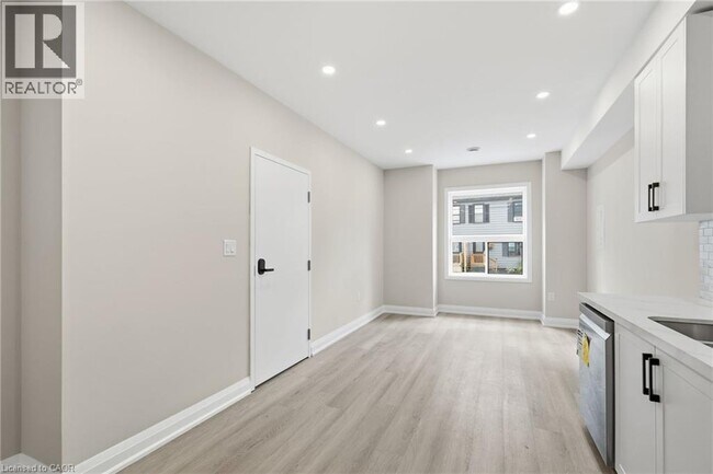 Photo du bâtiment - 489 Cannon St E